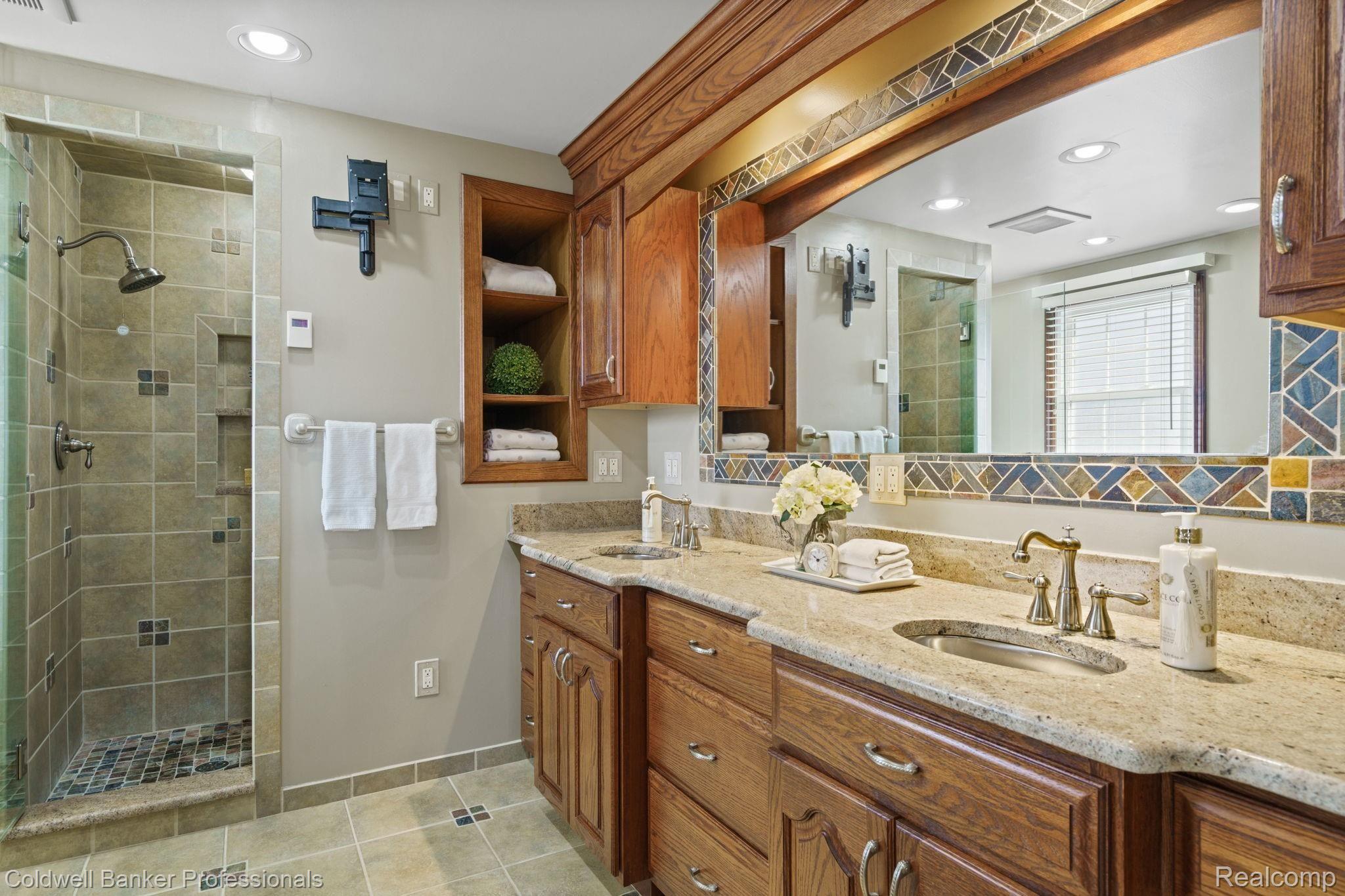 615 Bucknell Court Rochester, MI 48309 - Photo 25 of 43 Newly remodeled master bath with heated floors, jacuzzi and walk in shower with seat
