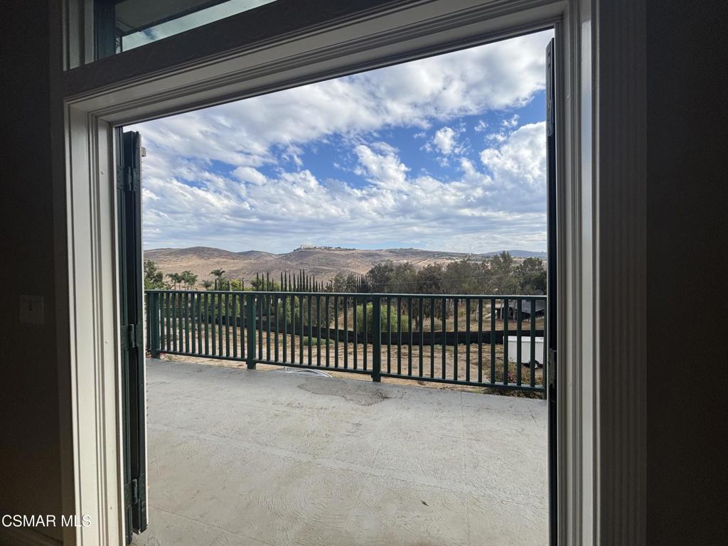 1577 Tierra Rejada Road Simi Valley, CA 93065 - Photo 4 of 12