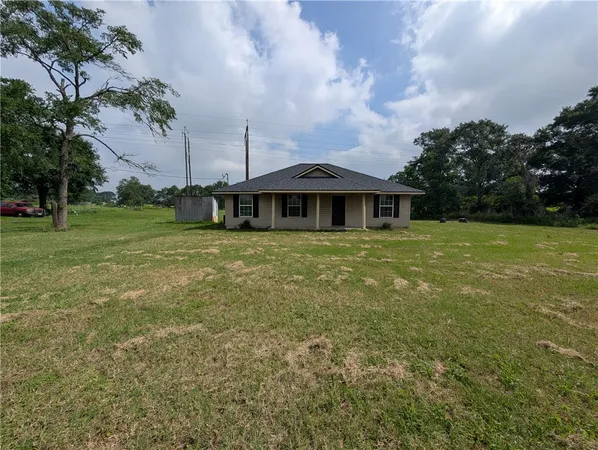 $2,200 | 3521 Highway 105, Navasota, TX 77868