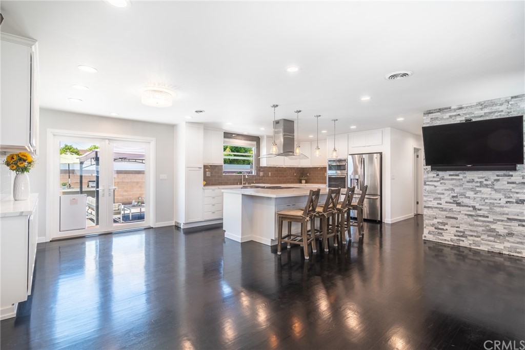 5352 Edinger Avenue Huntington Beach, CA 92649 - Photo 11 of 42 Living room view