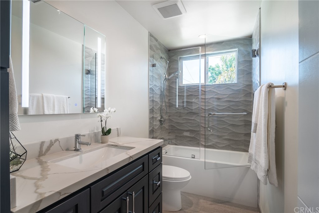 5352 Edinger Avenue Huntington Beach, CA 92649 - Photo 17 of 42 Guest Full Bath