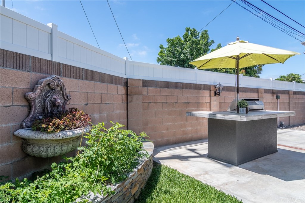 5352 Edinger Avenue Huntington Beach, CA 92649 - Photo 26 of 42 Built In BBQ