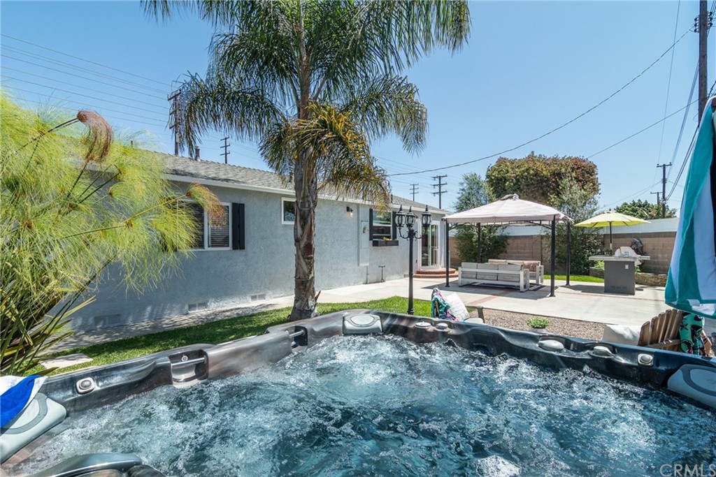 5352 Edinger Avenue Huntington Beach, CA 92649 - Photo 33 of 42 Bubbles!!!