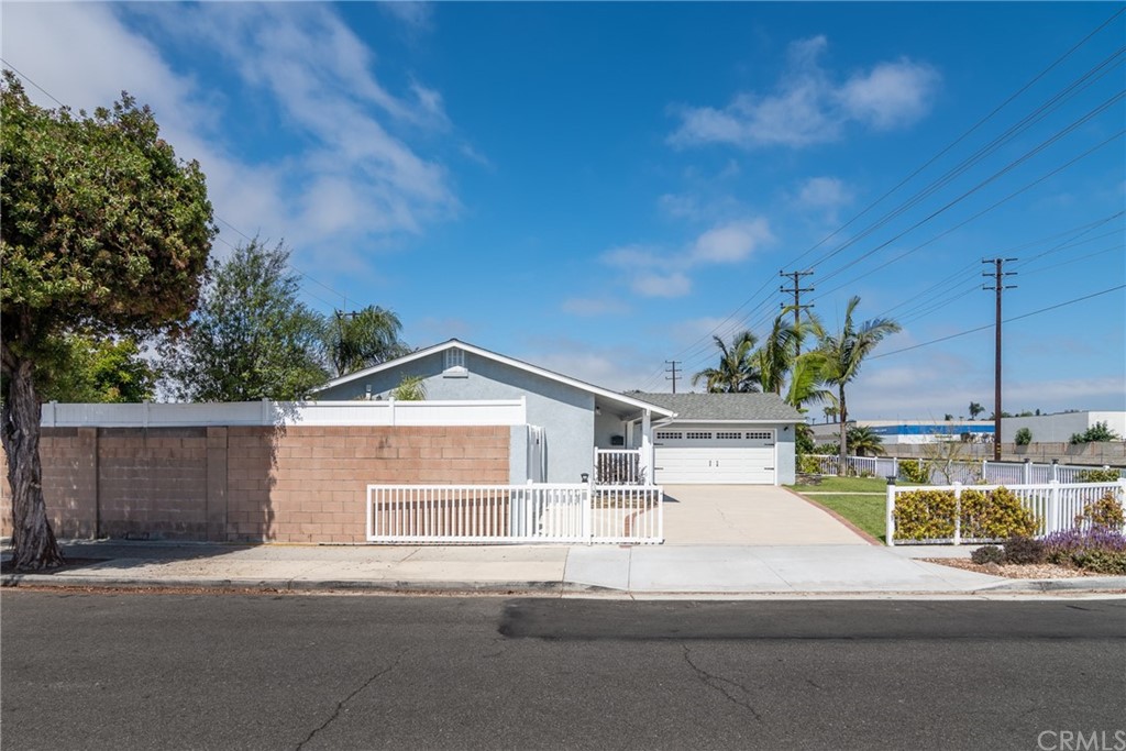 5352 Edinger Avenue Huntington Beach, CA 92649 - Photo 5 of 42 Liles Lane entry with gate enclousure