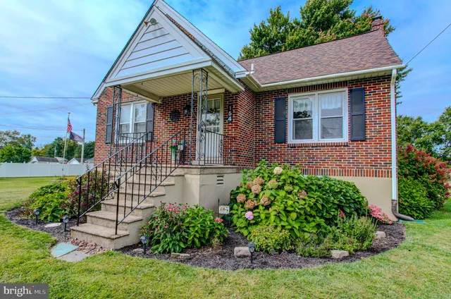 $400,000 | 154 Trumbauersville Road, Quakertown, PA 18951