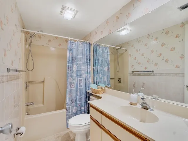 $1,500 | 27 Plantation Drive, Unit 202, Vero Beach, FL 32966