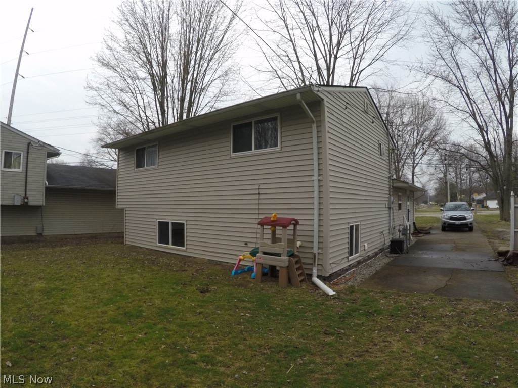 6412 Lear Nagle Road North Ridgeville, OH 44039 - Photo 4 of 31
