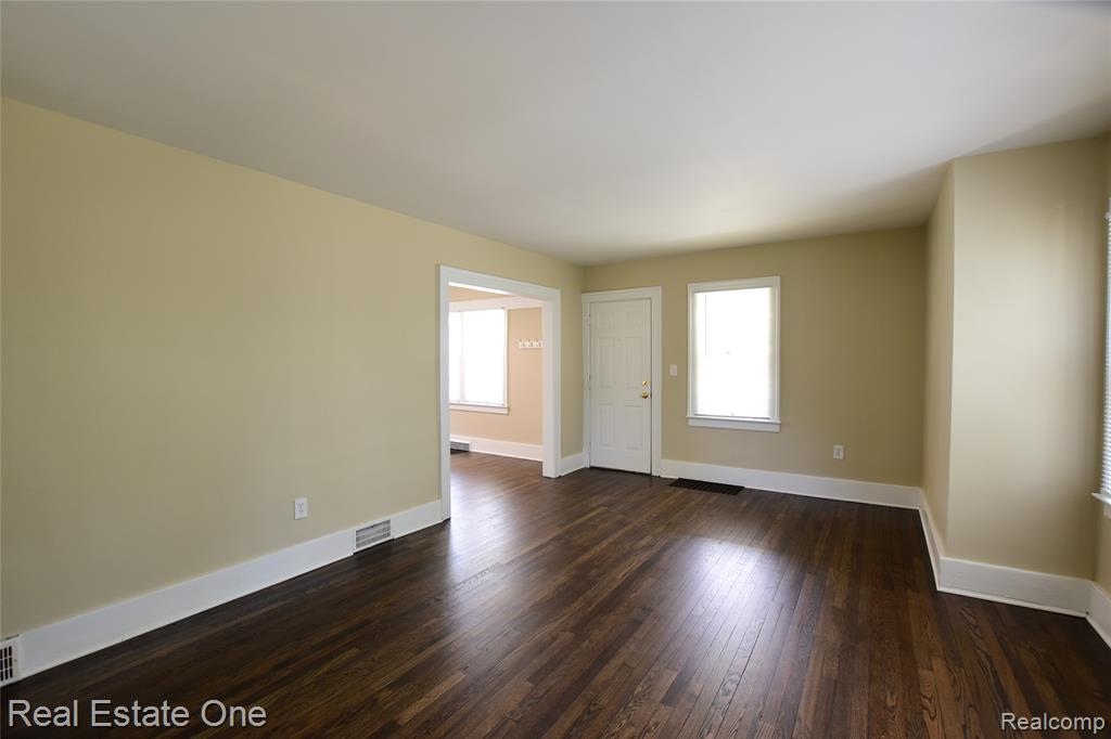 99 Chippewa Road Pontiac, MI 48341 - Photo 8 of 28