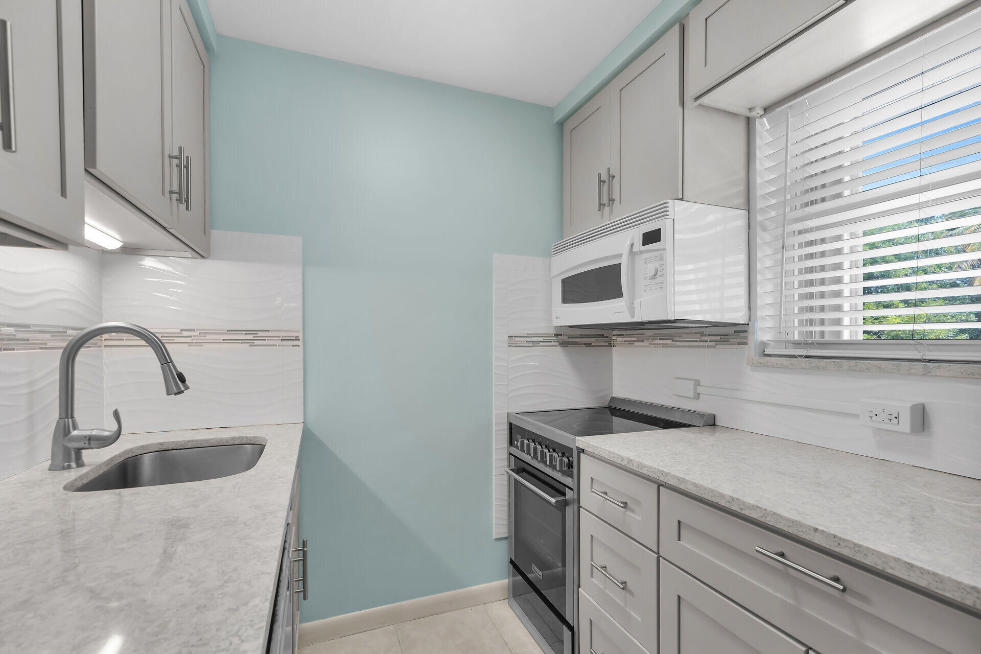 5301 Ocean Terrace, Unit 2 Marathon, FL 33050 - Photo 10 of 47 5301 Ocean Terrace Apt 2