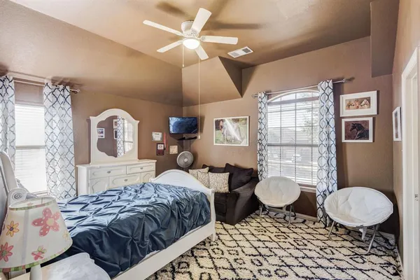 $500,000 | 936 Bending Oak Drive, Cedar Hill, TX 75104