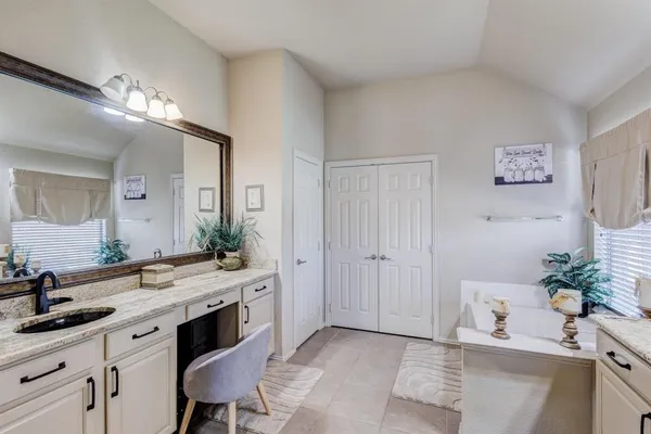 $500,000 | 936 Bending Oak Drive, Cedar Hill, TX 75104