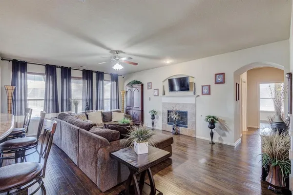 $500,000 | 936 Bending Oak Drive, Cedar Hill, TX 75104