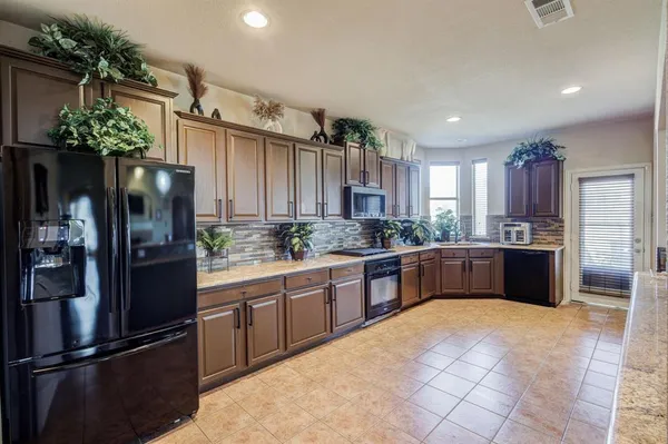 $500,000 | 936 Bending Oak Drive, Cedar Hill, TX 75104