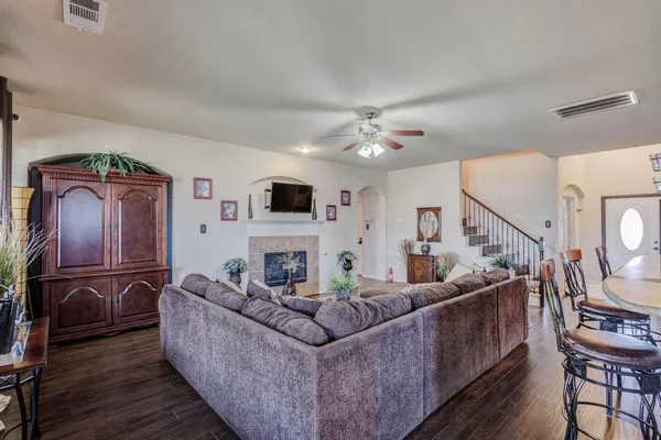 $500,000 | 936 Bending Oak Drive, Cedar Hill, TX 75104