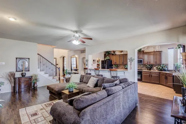 $500,000 | 936 Bending Oak Drive, Cedar Hill, TX 75104