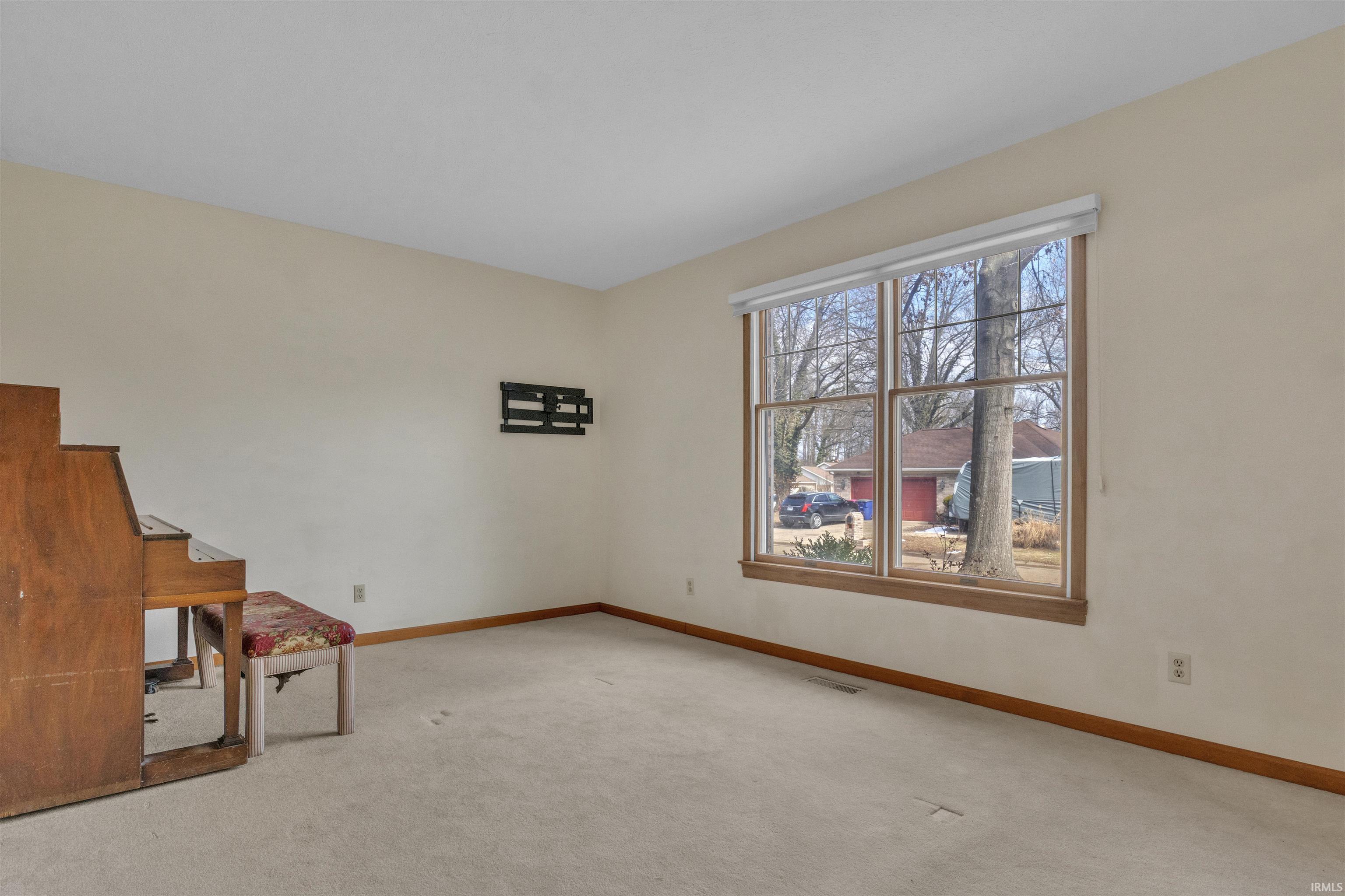 7500 Tyring Road Newburgh, IN 47630 - Photo 10 of 27 Gallery Image 10