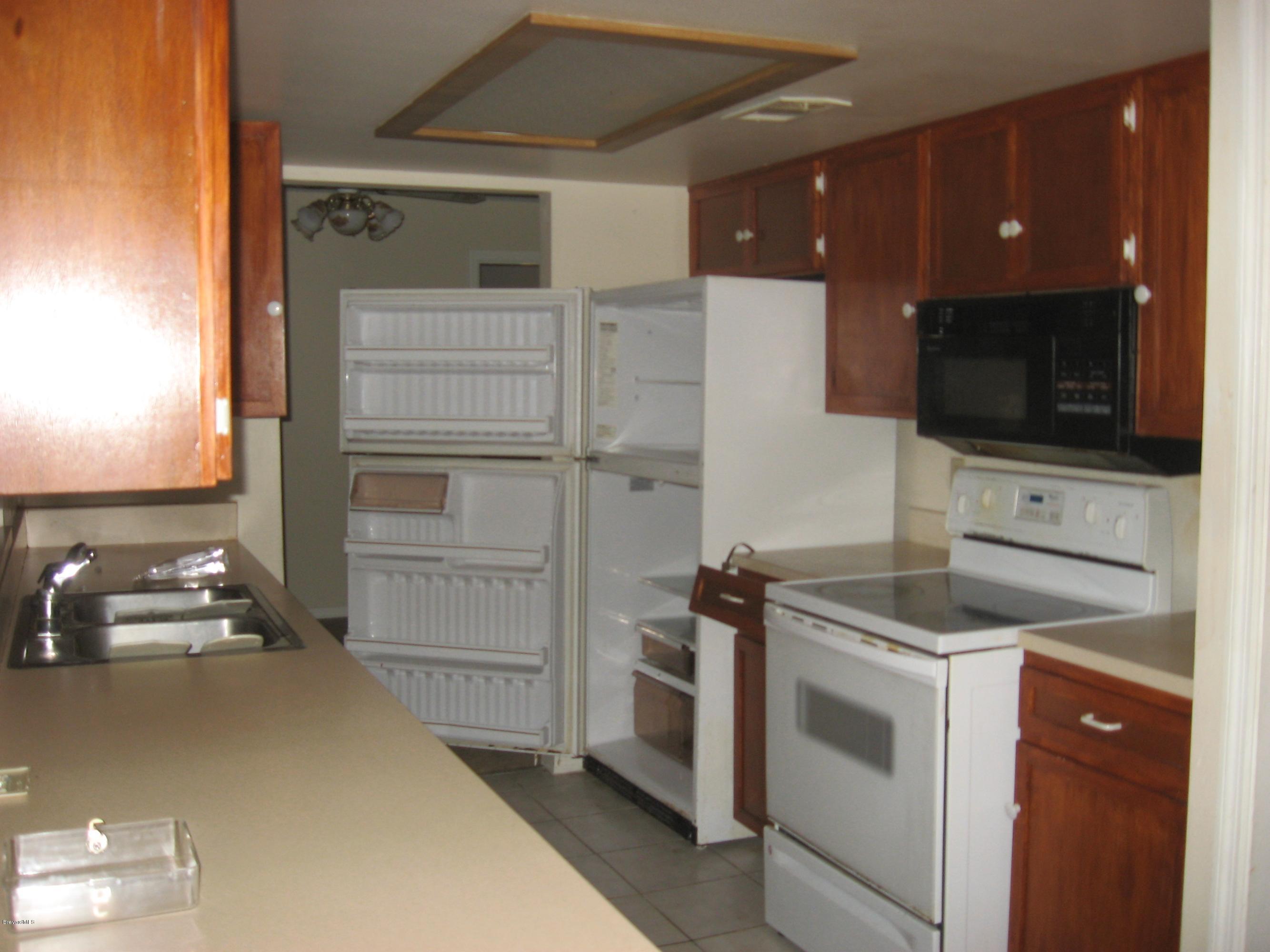 285 Abalone Road Northwest Palm Bay, FL 32907 - Photo 2 of 15 Kitchen