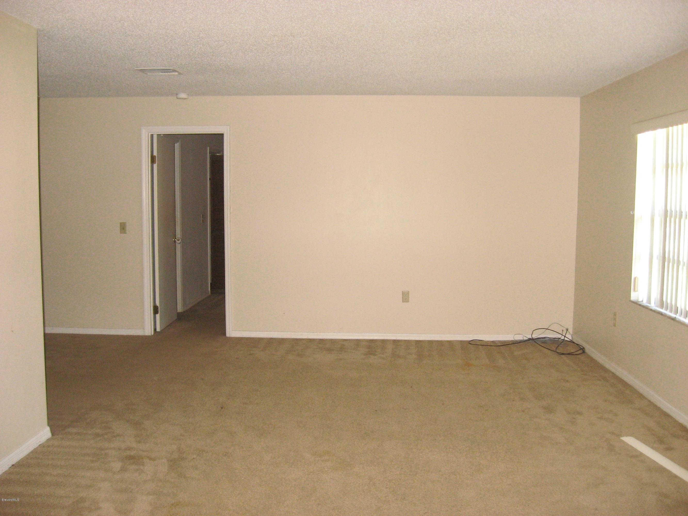 285 Abalone Road Northwest Palm Bay, FL 32907 - Photo 4 of 15 Living room
