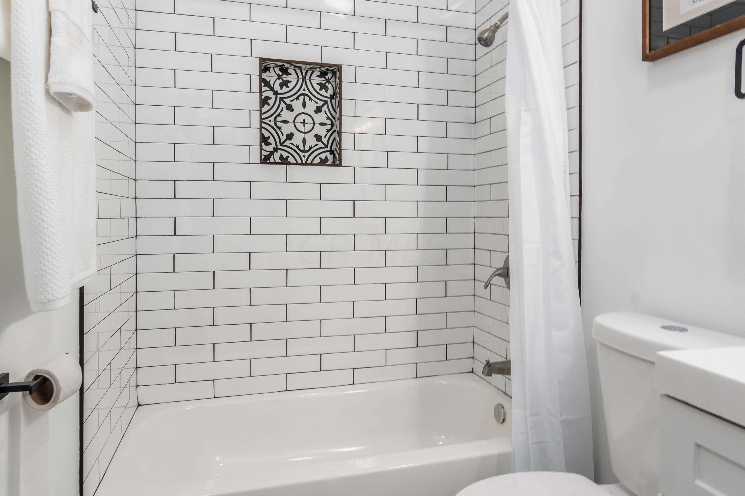 687 Colton Road Columbus, OH 43207 - Photo 37 of 53 2nd Floor Bathroom Custom Tiled Shower