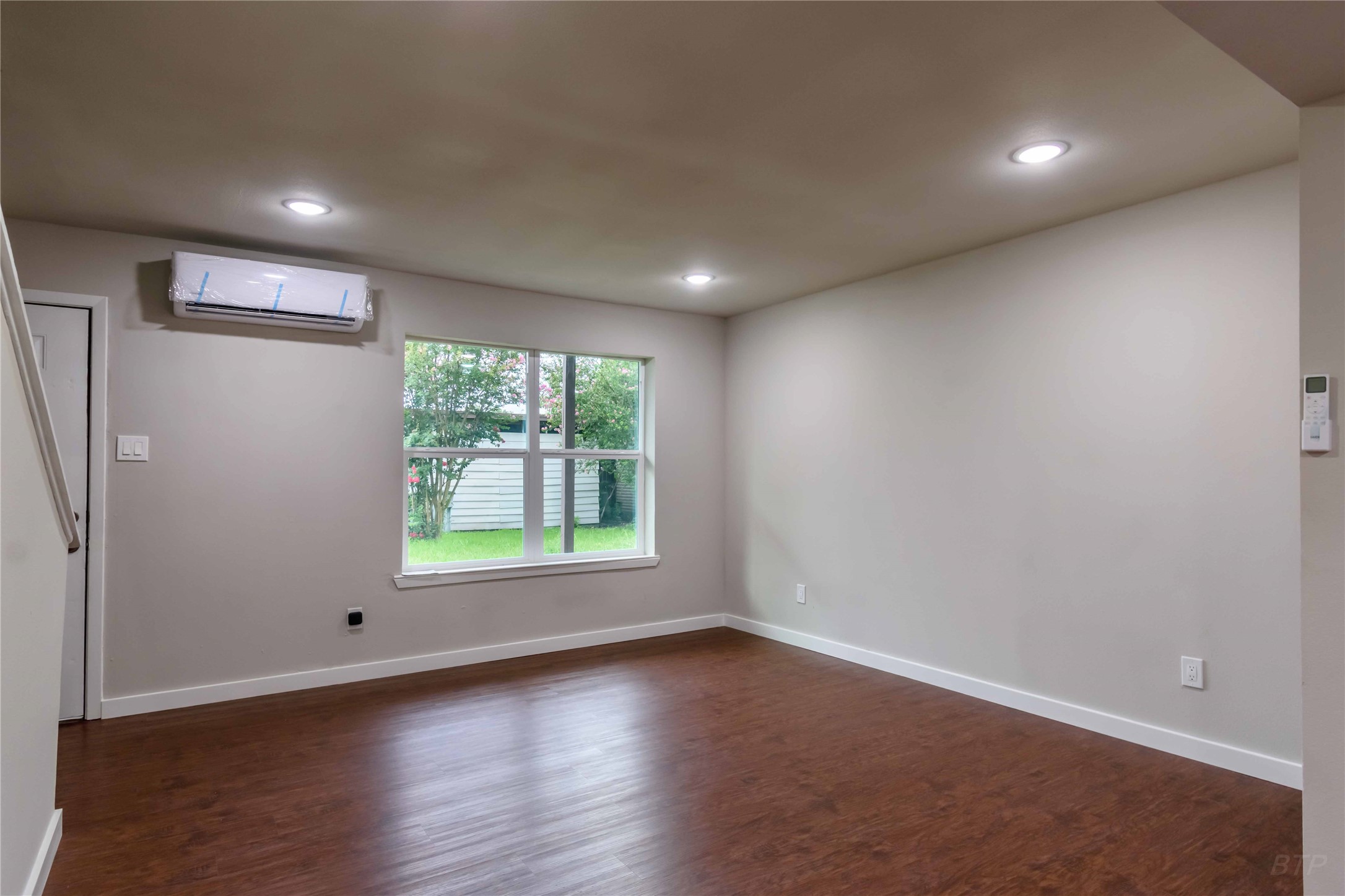 11933 Beechnut Street Houston, TX 77072 - Photo 6 of 9 an empty room with wooden floor and a window