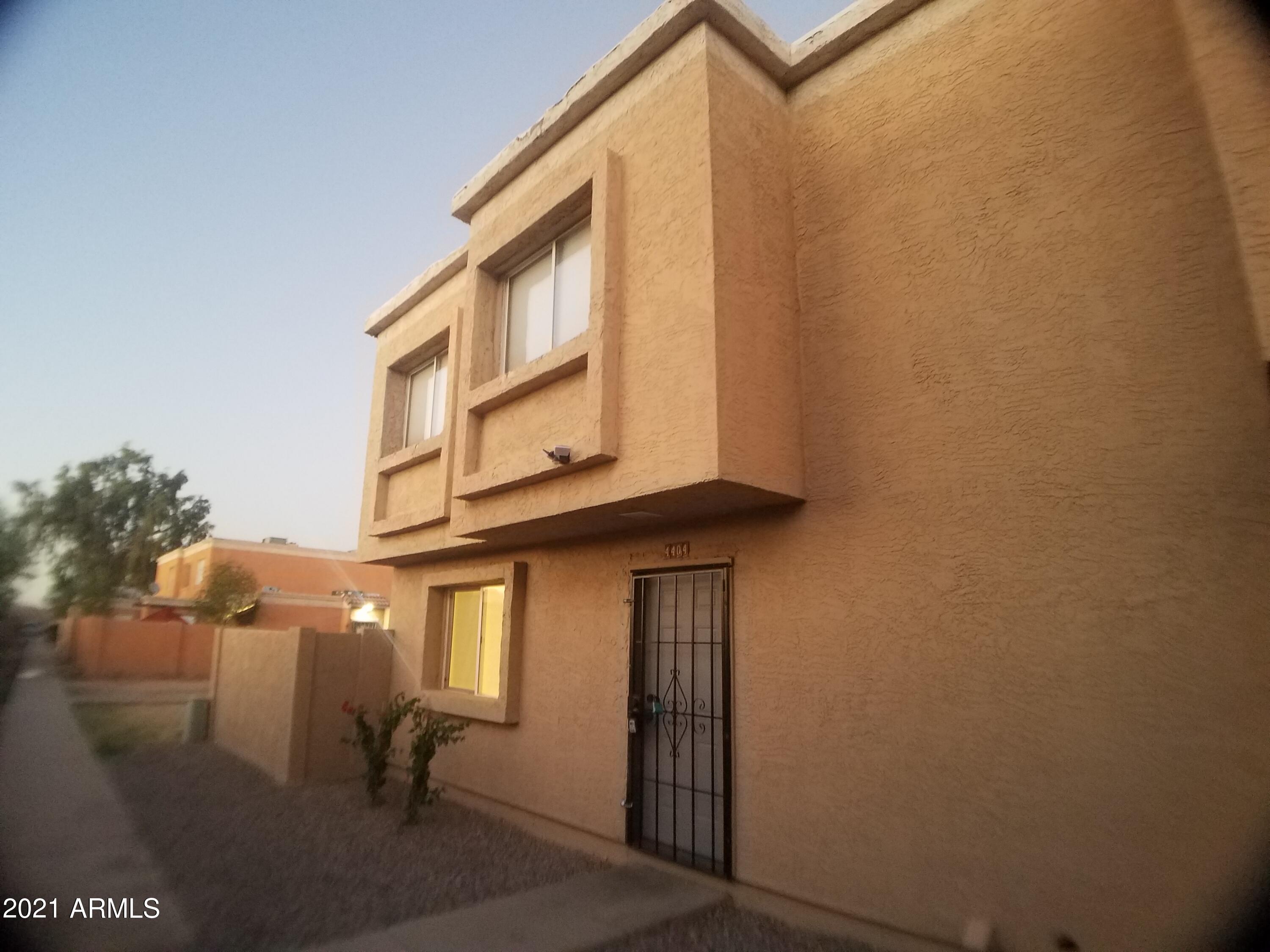 4404 East Riverside Street Phoenix, AZ 85040 - Photo 6 of 33 20211027_175432