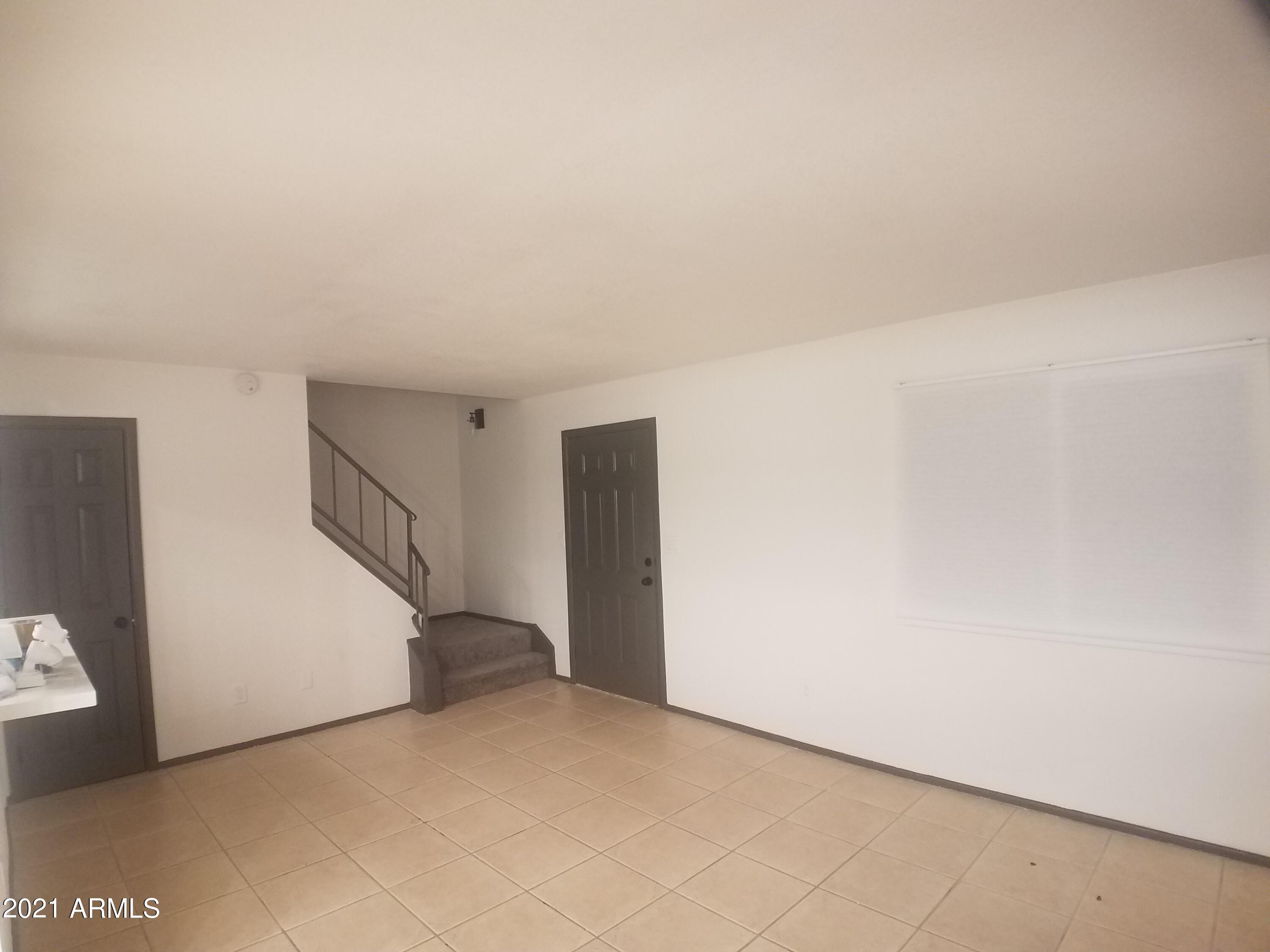 4404 East Riverside Street Phoenix, AZ 85040 - Photo 9 of 33 20211027_180006