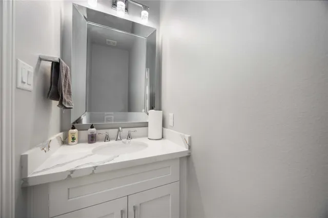 $2,400 | 4206 Hershe Street, Houston, TX 77020