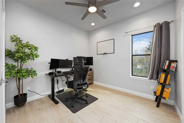 $2,400 | 4206 Hershe Street, Houston, TX 77020