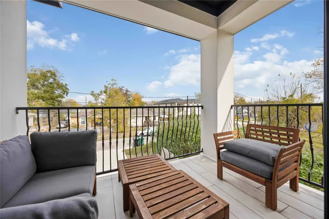 $2,400 | 4206 Hershe Street, Houston, TX 77020