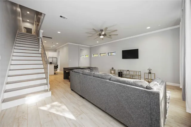 $2,400 | 4206 Hershe Street, Houston, TX 77020