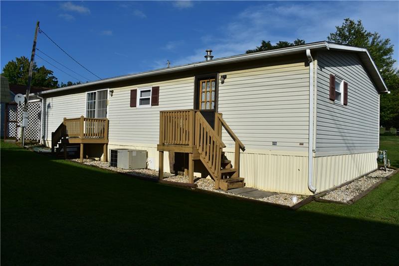 105 Bell Way Derry, PA 15627 - Photo 4 of 24 Rear Right Side