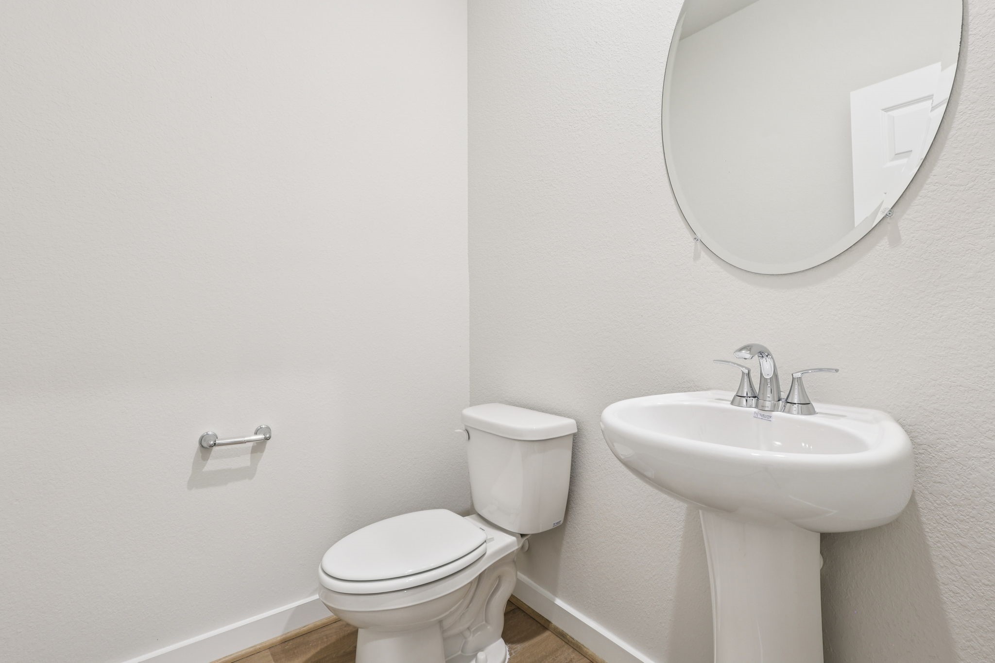 5223 Kingdom Heights Boulevard Rosenberg, TX 77471 - Photo 19 of 41 a bathroom with a sink a mirror and a toilet