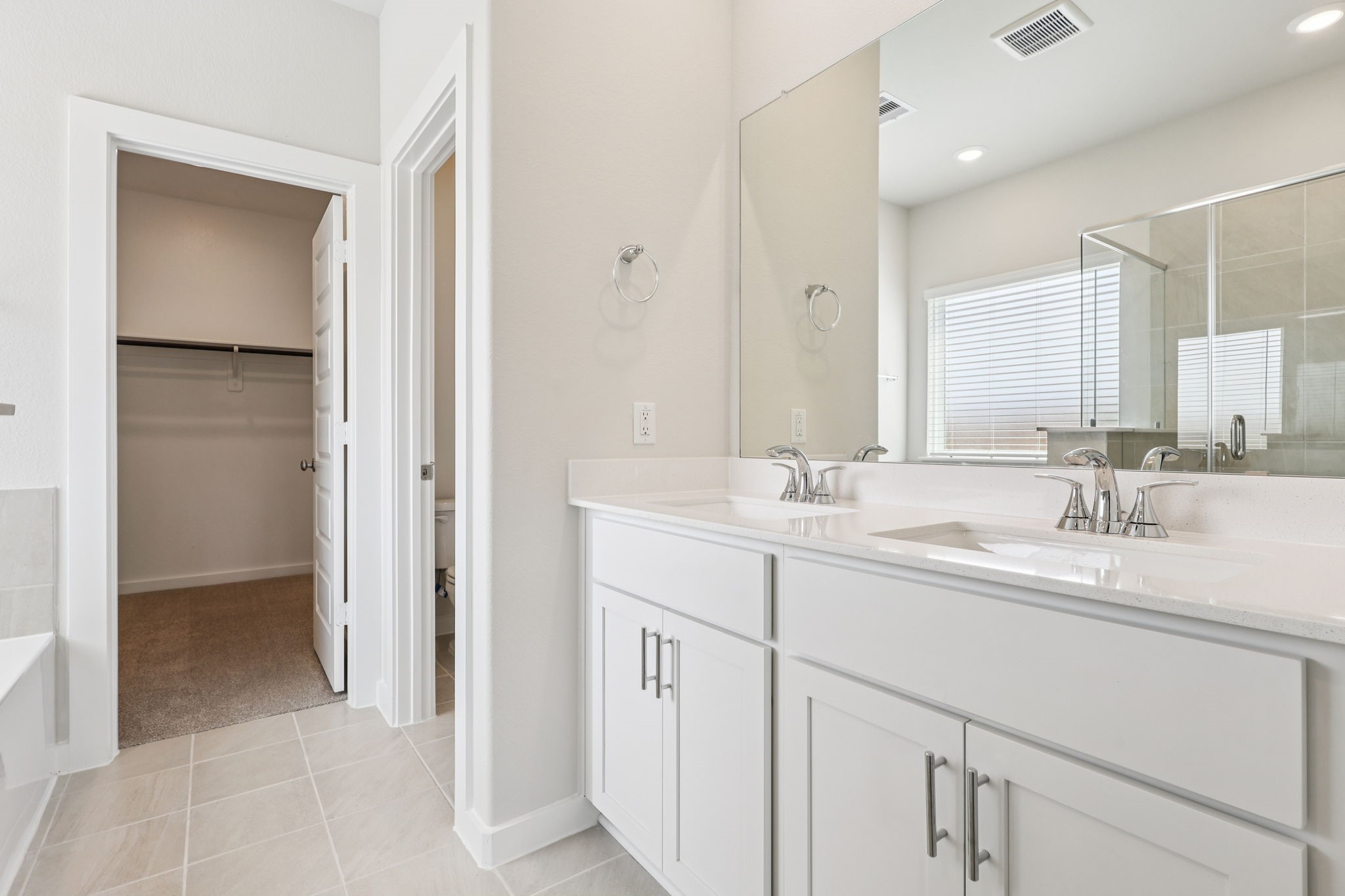 5223 Kingdom Heights Boulevard Rosenberg, TX 77471 - Photo 21 of 41 a bathroom with a double vanity sink mirror and