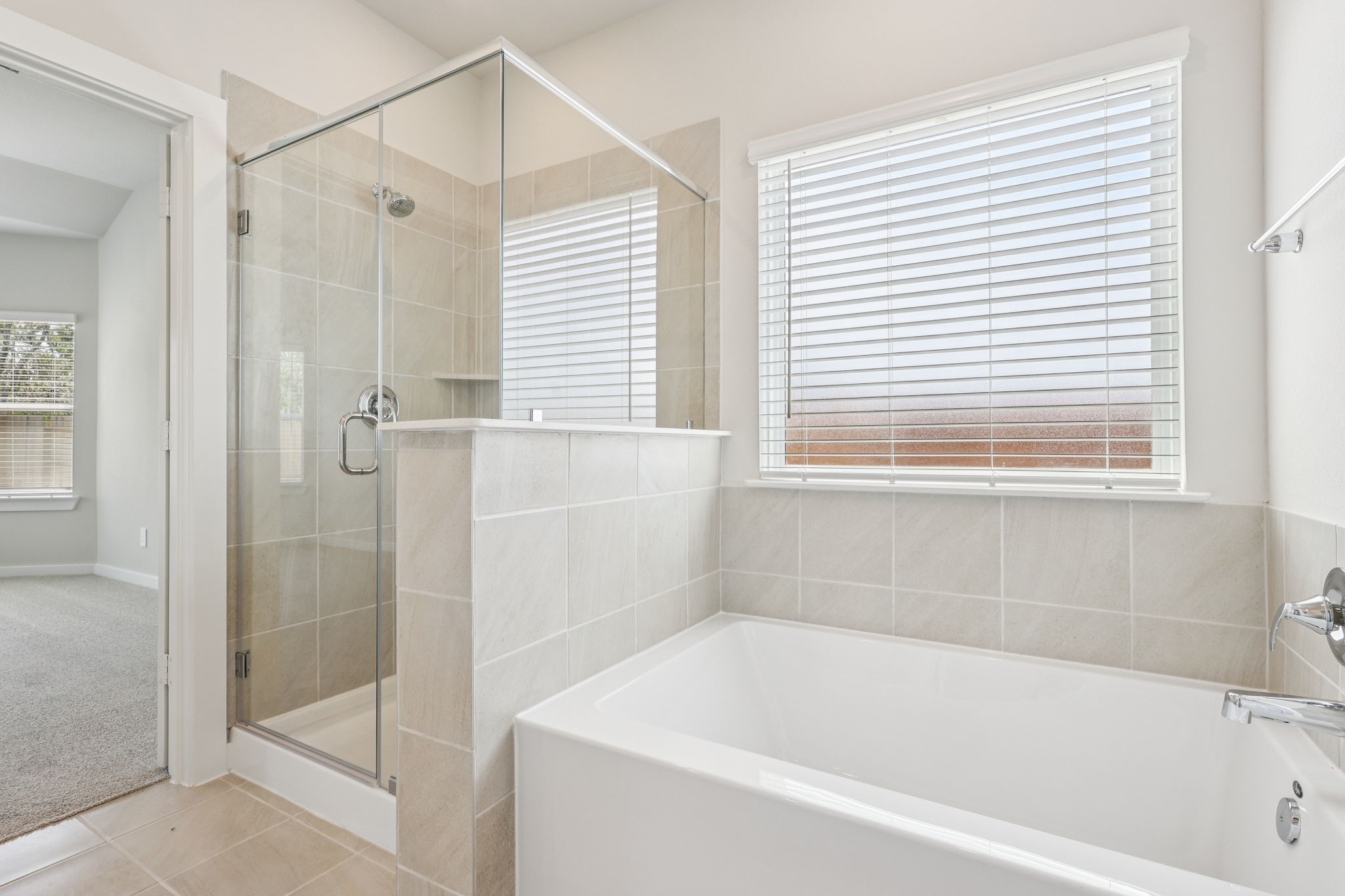 5223 Kingdom Heights Boulevard Rosenberg, TX 77471 - Photo 22 of 41 a white bath tub sitting next to a shower