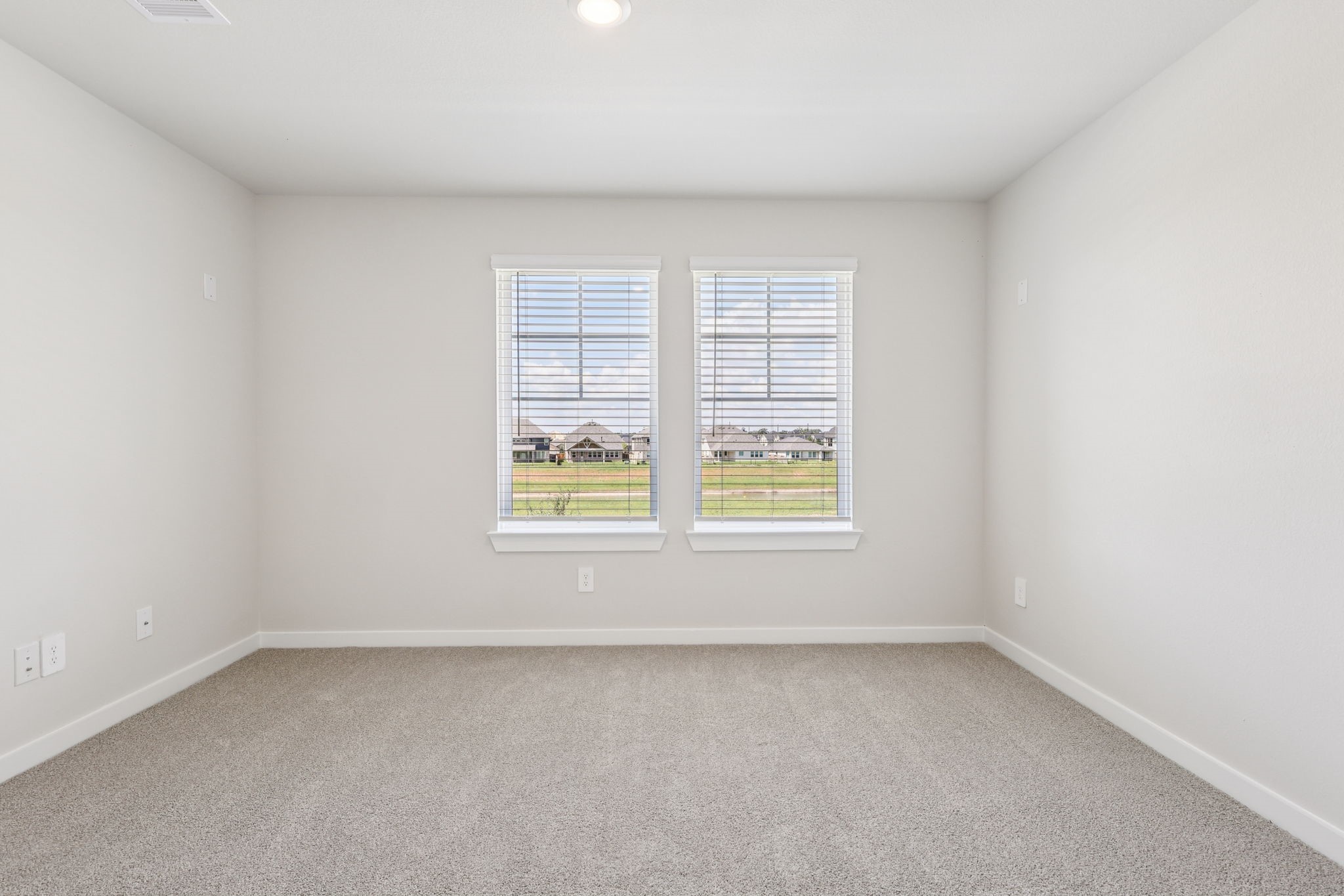 5223 Kingdom Heights Boulevard Rosenberg, TX 77471 - Photo 27 of 41 an empty room with windows
