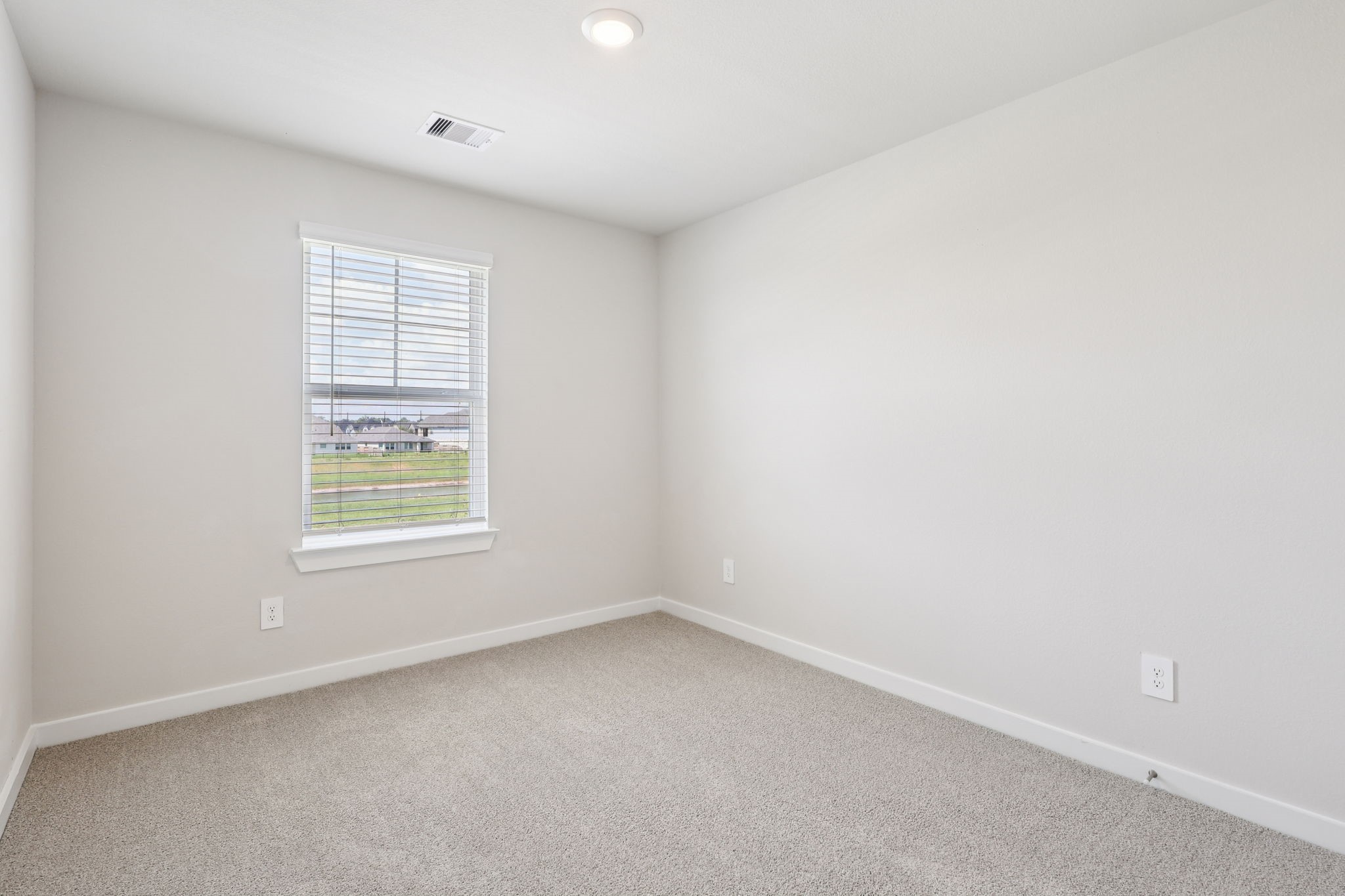 5223 Kingdom Heights Boulevard Rosenberg, TX 77471 - Photo 29 of 41 an empty room with a window