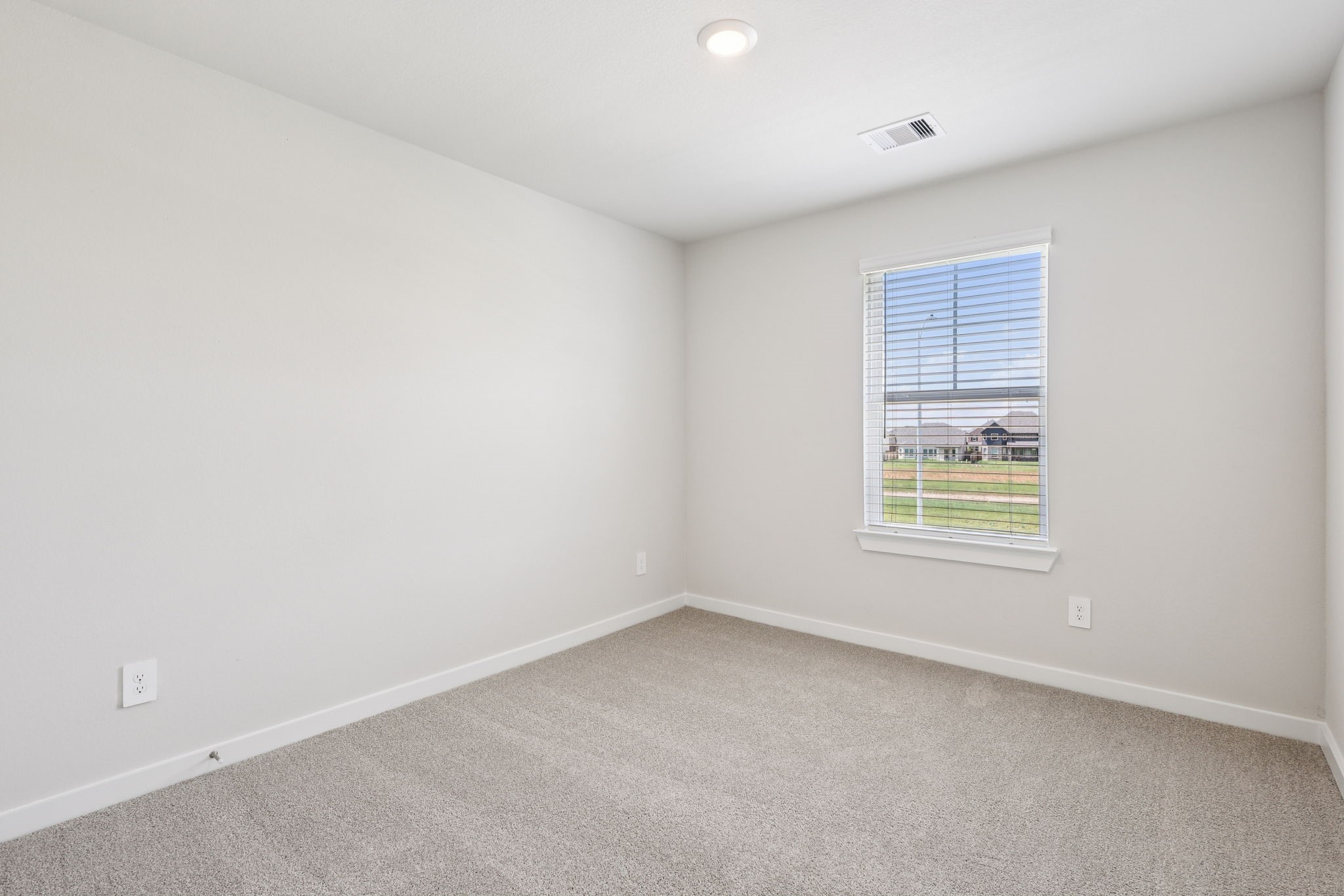 5223 Kingdom Heights Boulevard Rosenberg, TX 77471 - Photo 34 of 41 an empty room with a window