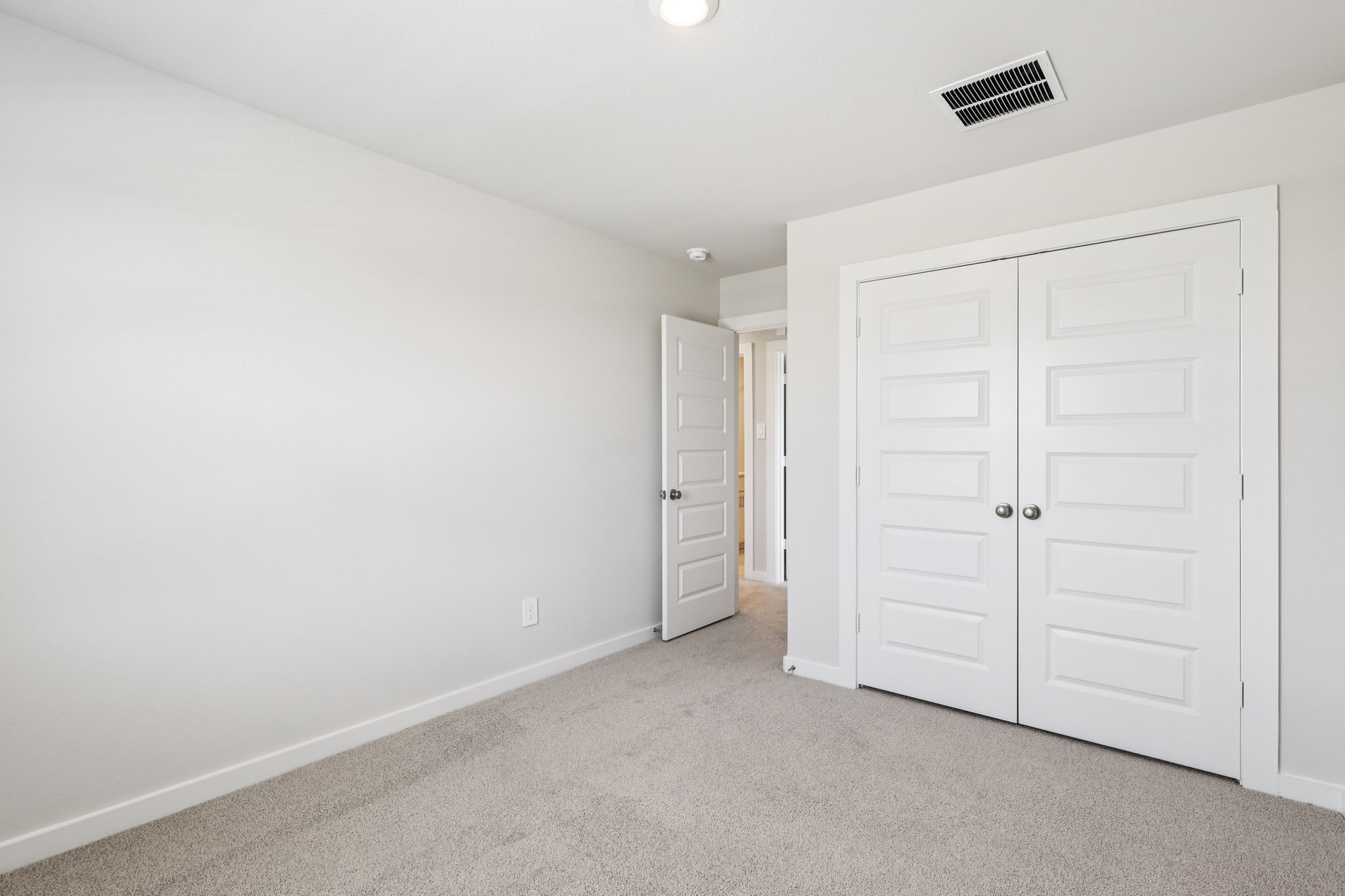 5223 Kingdom Heights Boulevard Rosenberg, TX 77471 - Photo 35 of 41 an empty room with closet area