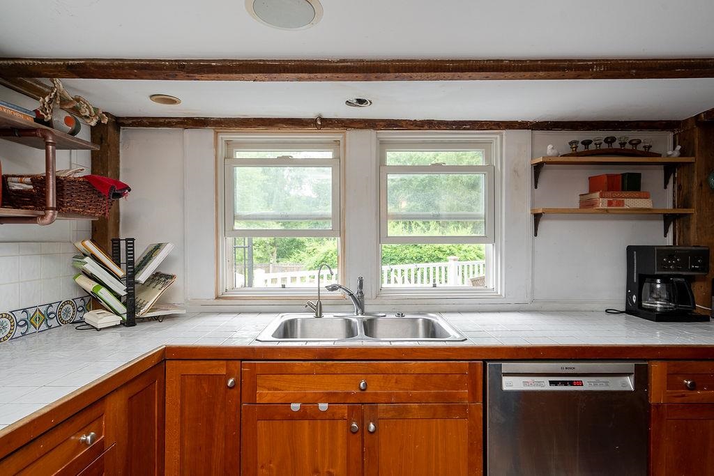 105 Kingston Road Exeter, NH 03833 - Photo 8 of 40