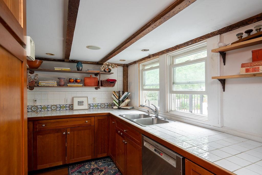 105 Kingston Road Exeter, NH 03833 - Photo 9 of 40
