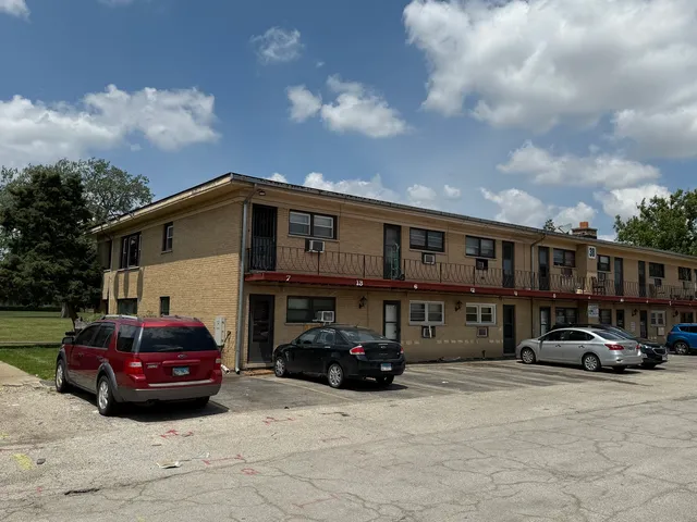 $139,900 | 38 North King Arthur Court, Unit 14, Northlake, IL 60164