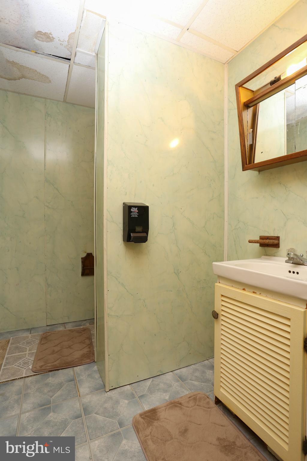 1920 Grant Road Baltimore, MD 21227 - Photo 32 of 34