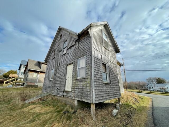 81 Main Street Lubec, ME 04652 - Photo 6 of 28 IMG_4676 (1)