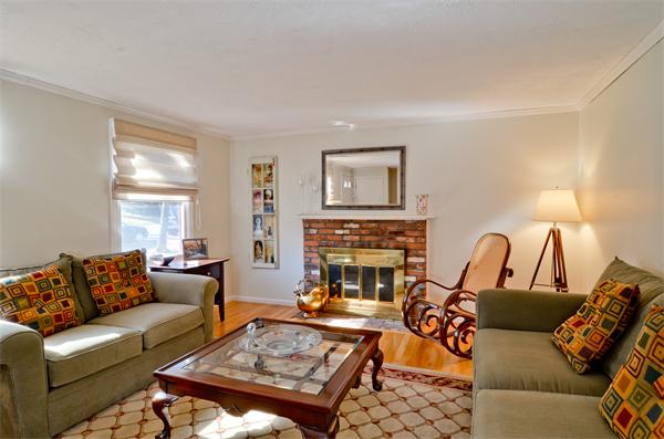 154 Howe Street Natick, MA 01760 - Photo 4 of 17 Gallery Image 4