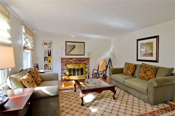 154 Howe Street Natick, MA 01760 - Photo 5 of 17 Gallery Image 5