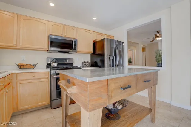 $340,000 | 7925 North Willow Pines Place, Las Vegas, NV 89143