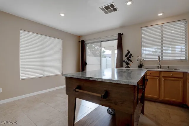 $340,000 | 7925 North Willow Pines Place, Las Vegas, NV 89143
