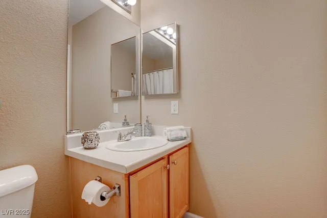 $340,000 | 7925 North Willow Pines Place, Las Vegas, NV 89143