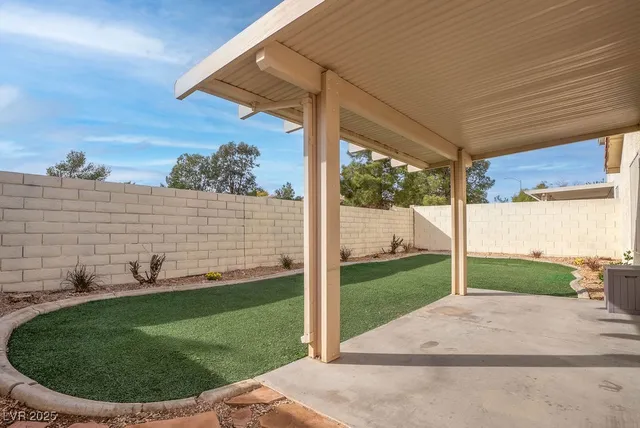 $340,000 | 7925 North Willow Pines Place, Las Vegas, NV 89143