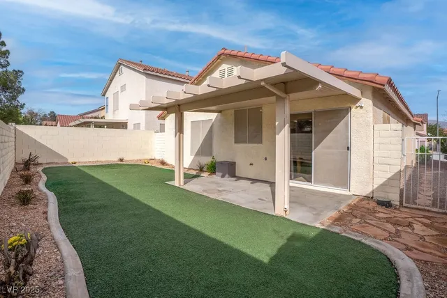 $340,000 | 7925 North Willow Pines Place, Las Vegas, NV 89143